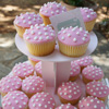 Ροζ πουά cupcakes για τη βάπτιση της κορούλας σας